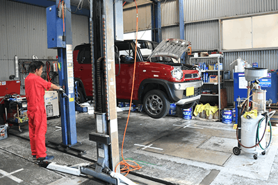 車両のリフトアップ・点検